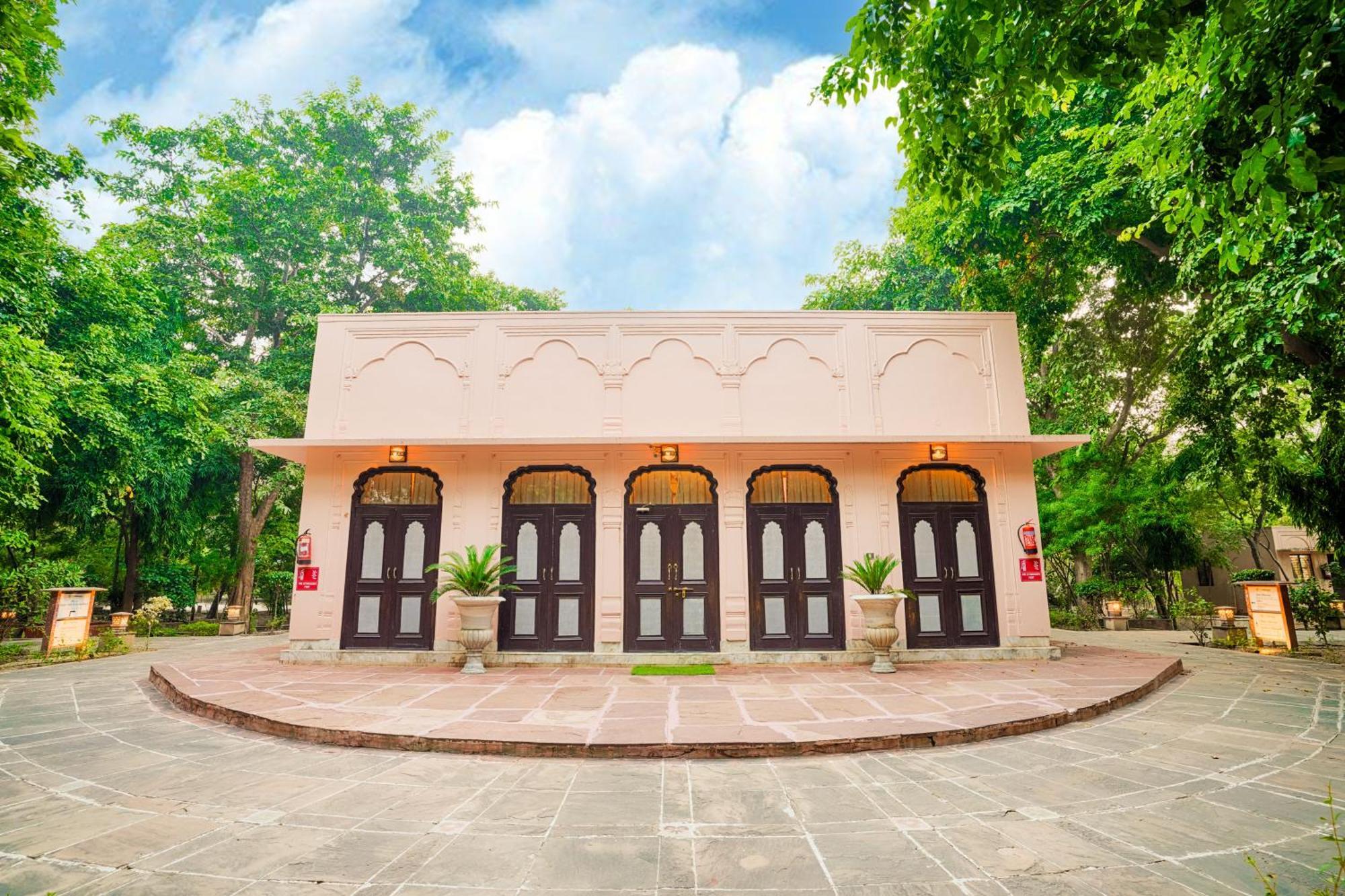 Hotel Club Mahindra Bharatpur Exterior foto
